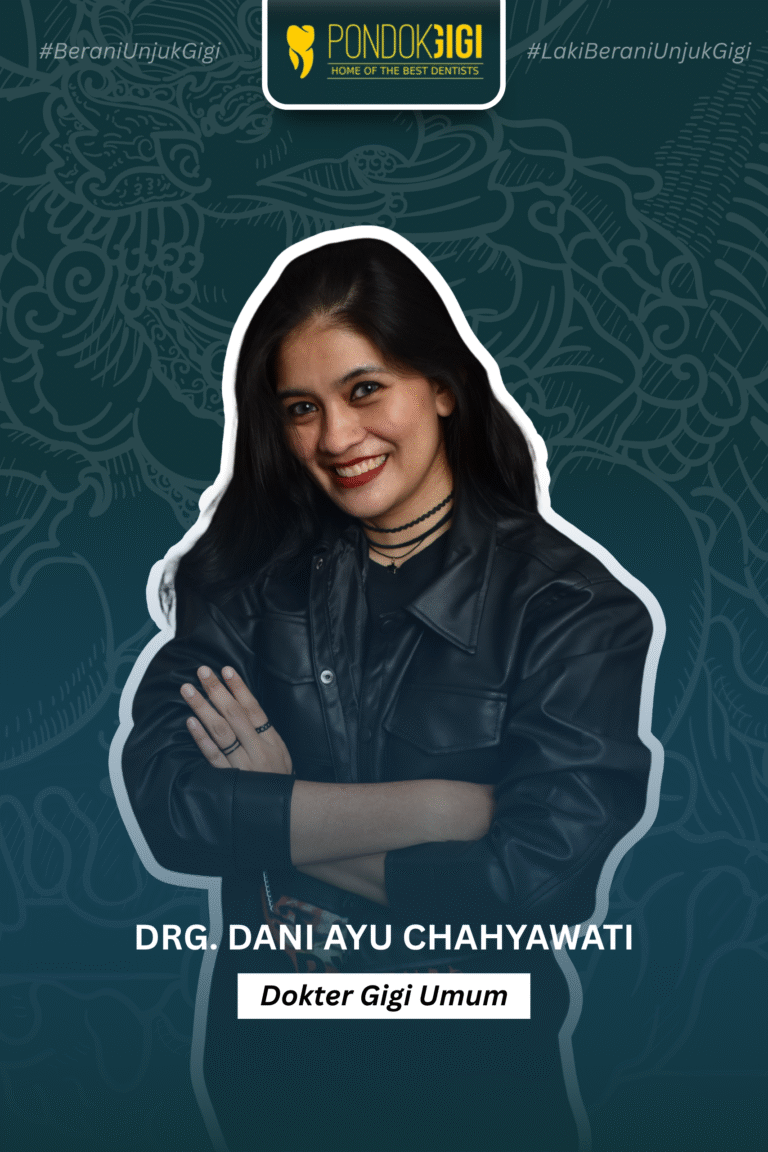 Dokter gigi Pondok Gigi sedang memeriksa pasien dengan ramah di ruang praktik modern dan nyaman.
