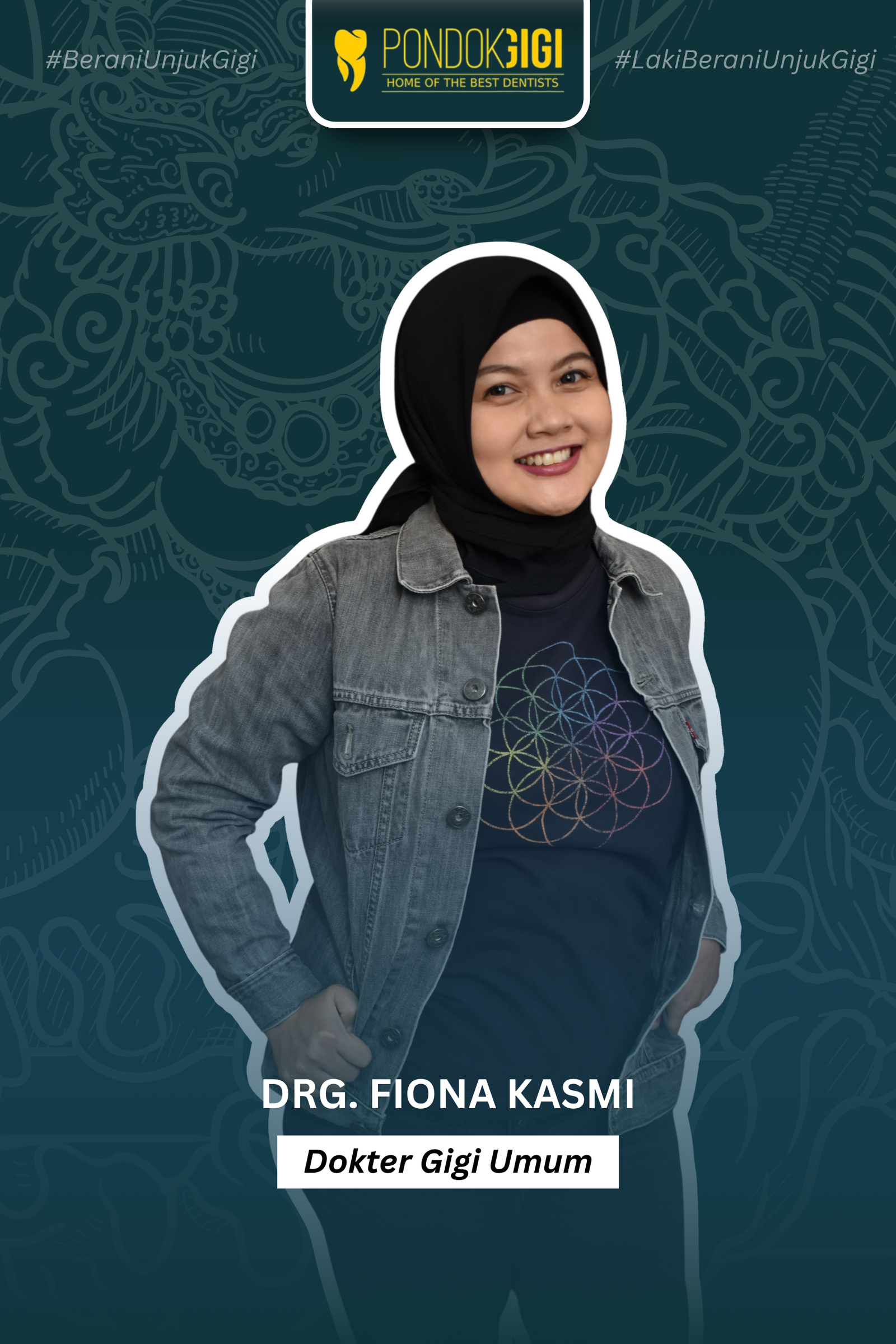 Dokter gigi Pondok Gigi sedang memeriksa pasien dengan ramah di ruang praktik modern dan nyaman.